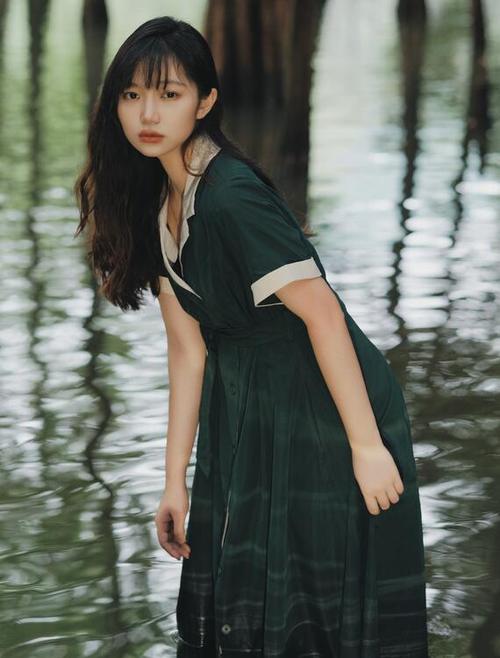被按摩师抚摸的高清的相关介绍