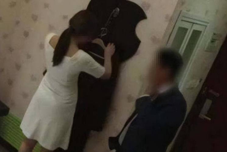 欧美老熟妇乱xxxxx的相关介绍