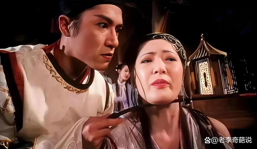 操处女警花逼小说的相关介绍