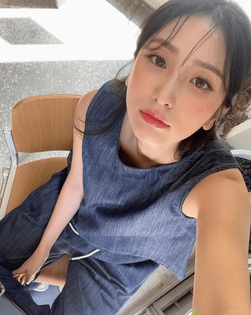 在大伯面前高潮的巨乳人妻的相关介绍