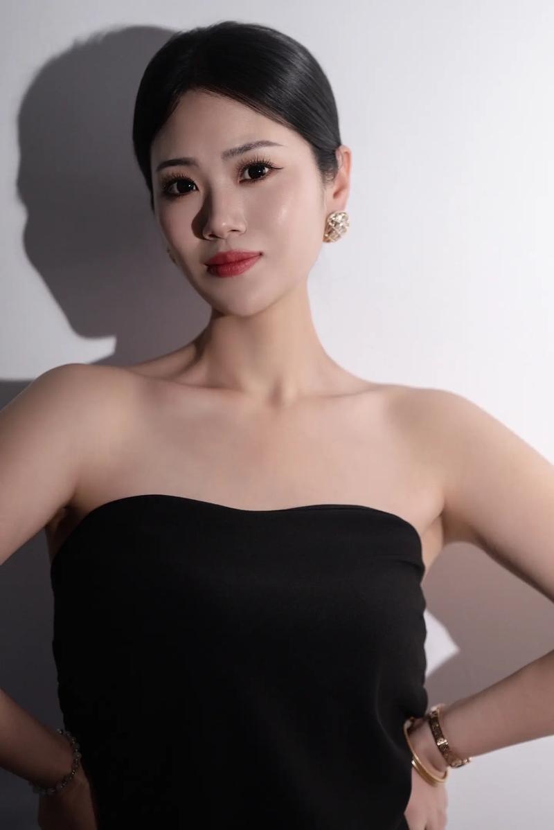 嫩模大尺度无圣光私密照写真集的相关介绍
